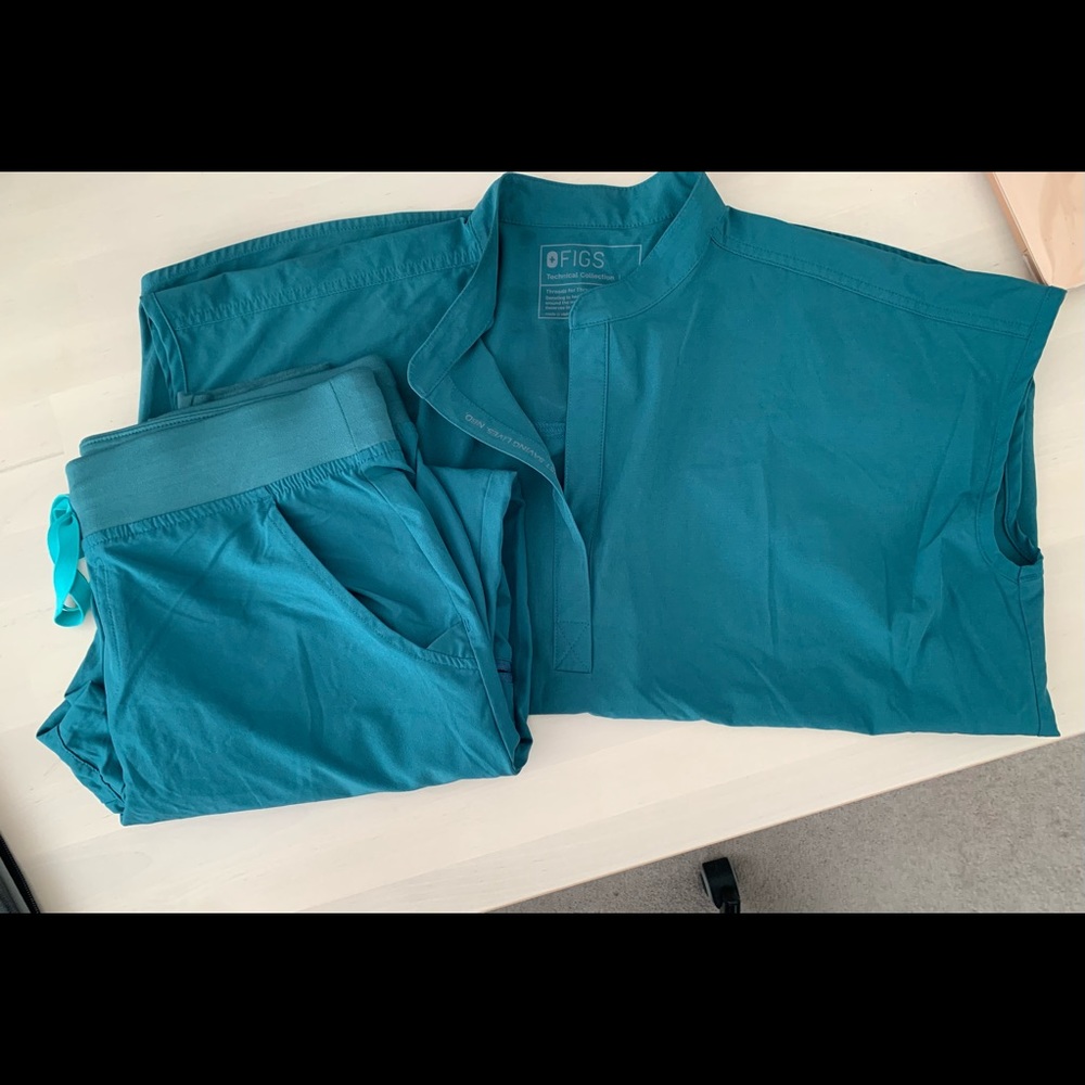 Caribbean Blue FIONLite M Scrub Top & Jogger Pants
